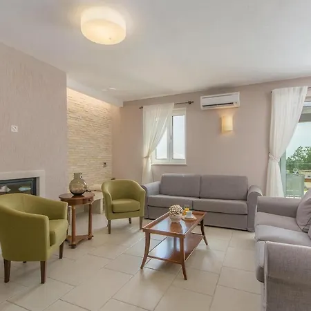 Lovely In With Outdoor Swimming Pool Holiday home