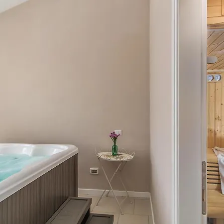 Holiday home Lovely In With Outdoor Swimming Pool
