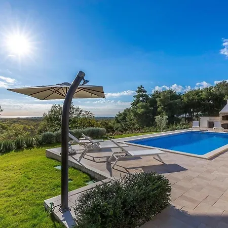 Lovely In With Outdoor Swimming Pool * Porec