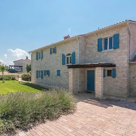 Lovely In With Outdoor Swimming Pool * Porec